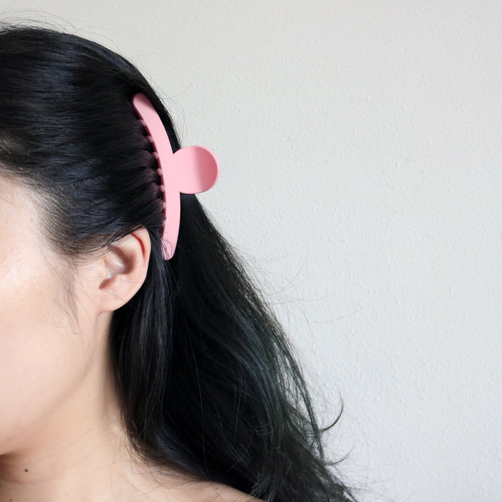 Curve Matte Claw Clip in Pink
