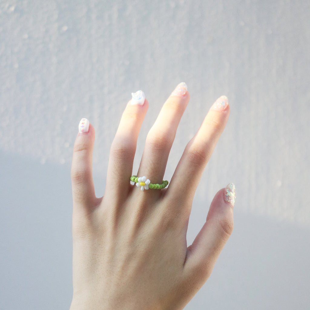 Daisy Beaded Ring (White/Green)