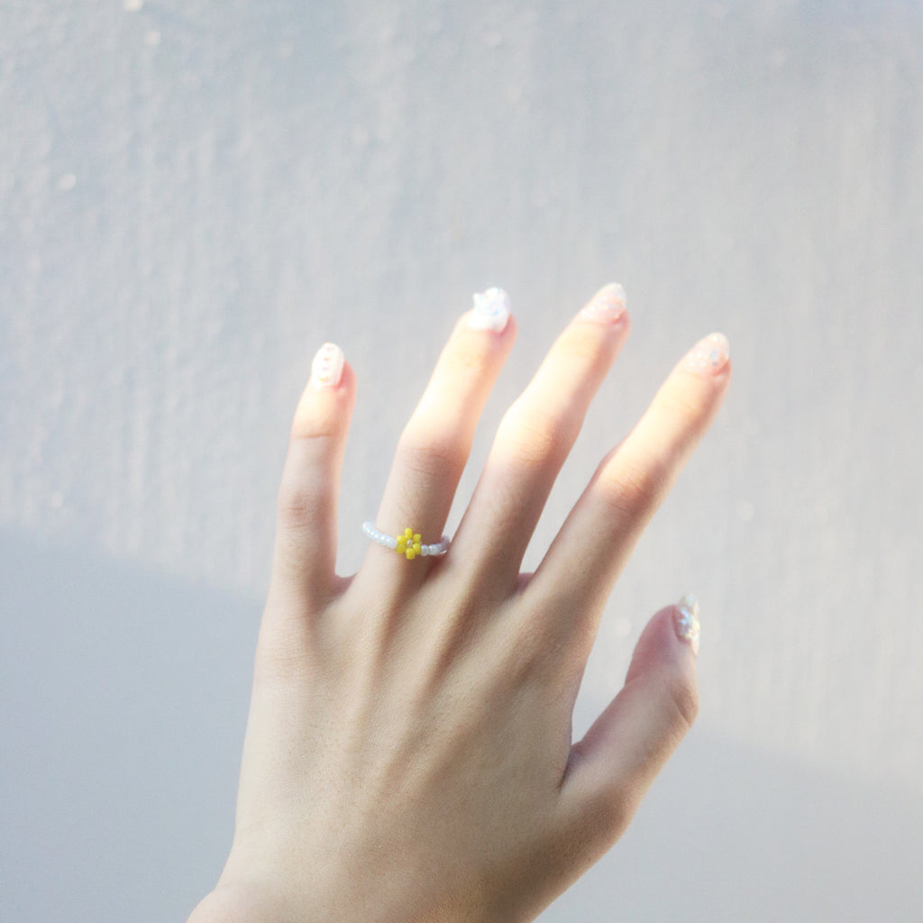Daisy Beaded Ring (Yellow/White)