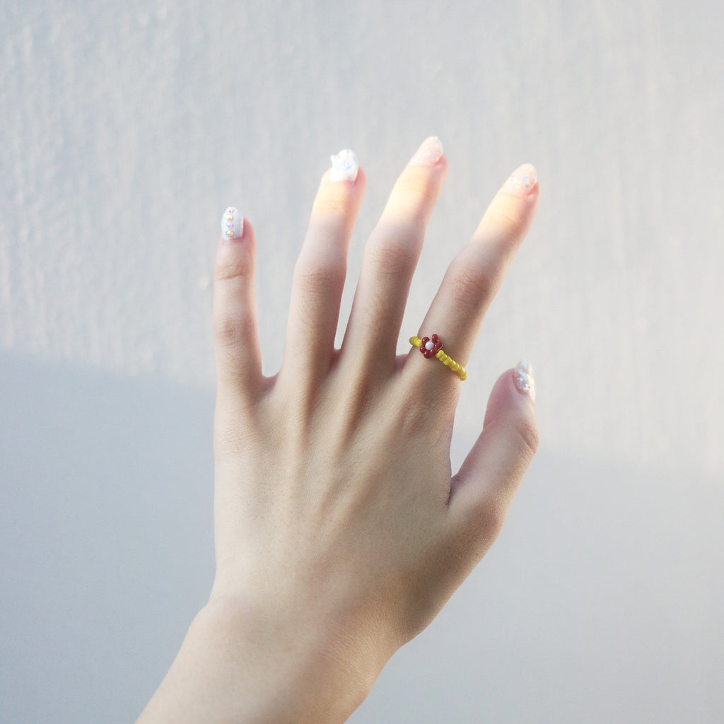 Daisy Beaded Ring (Red/Yellow)