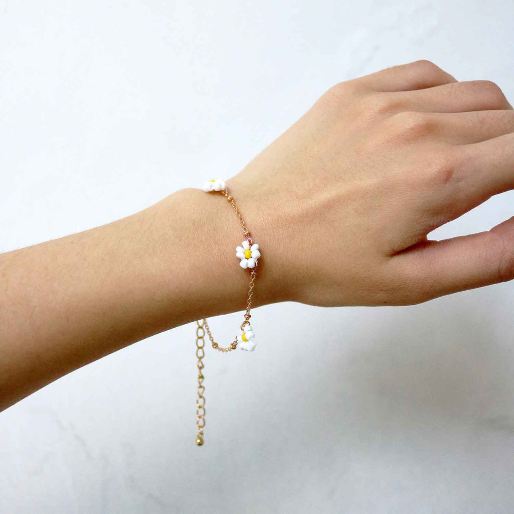 Daisy Chain Bracelet in Blanco