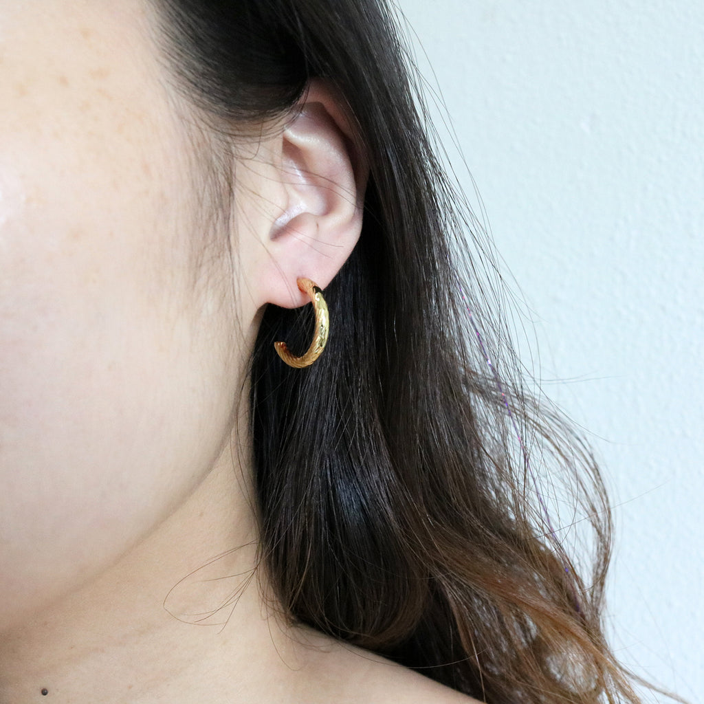 Ribbed Hoops (18K Gold Plated)