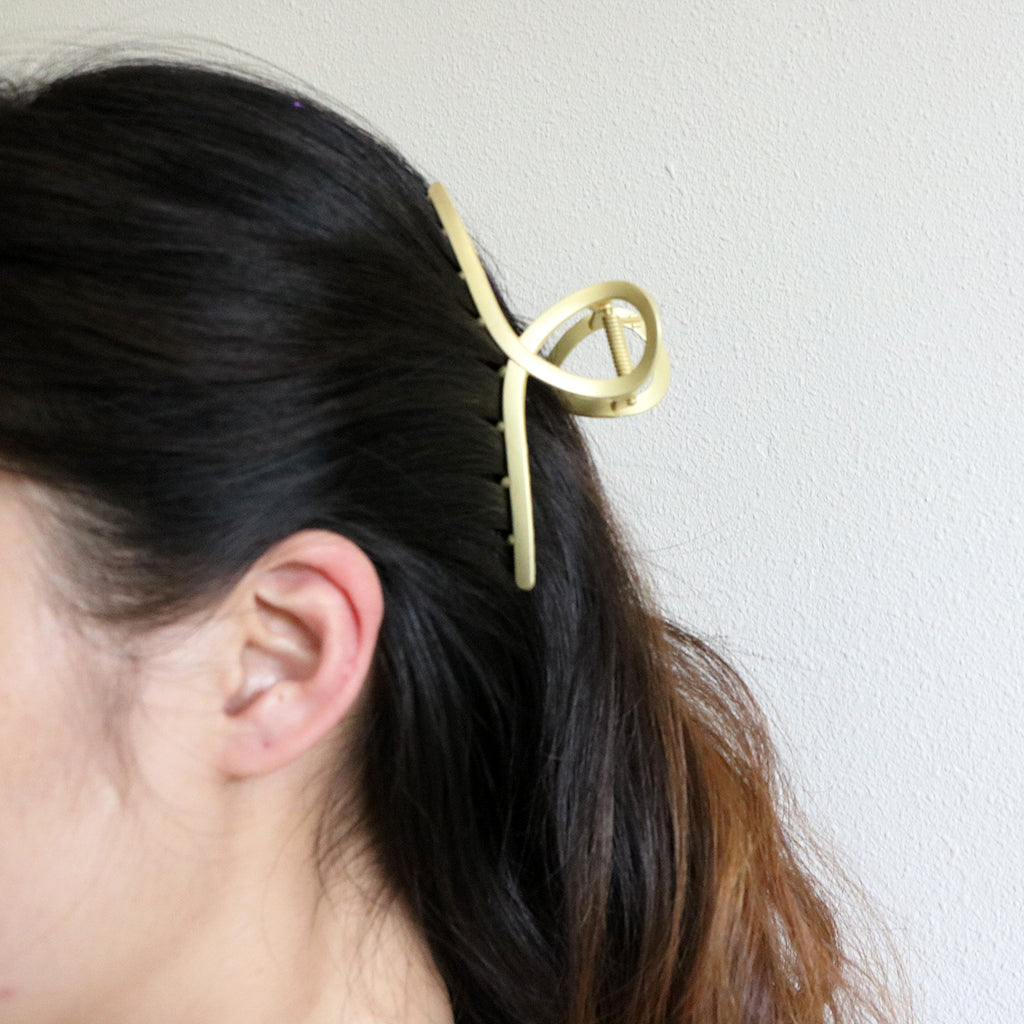 Matte Twisted Large Claw Clip in Gold