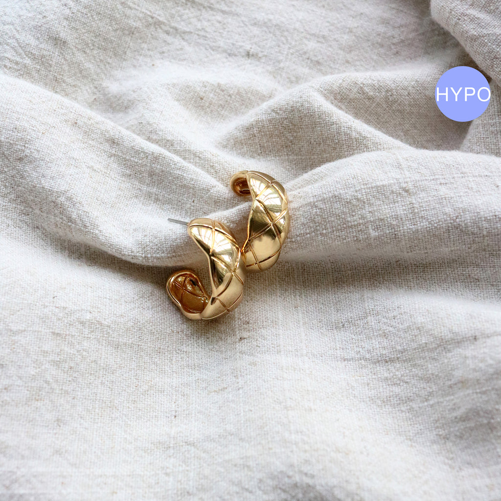 Quilted Hoops in Gold (18K Gold Plated)
